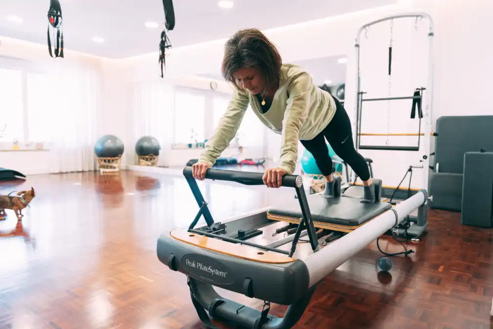 Raquel Brandão em Exercício em Reformer Pilates Rehab